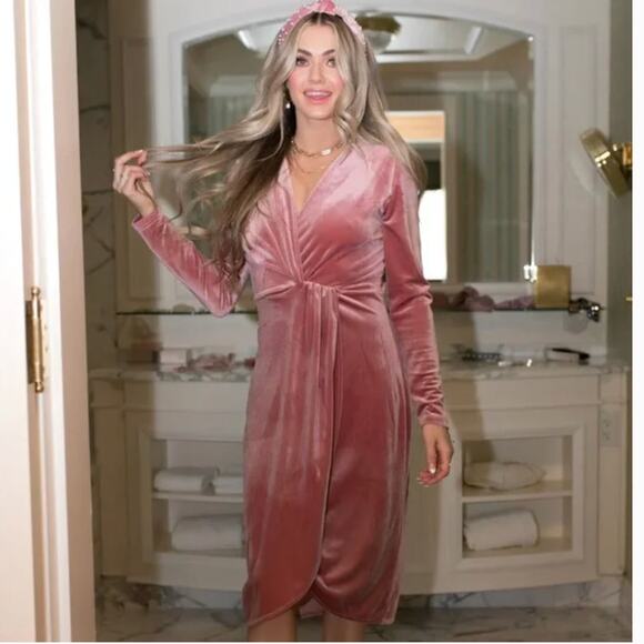 Ivy City Co Rylee Velvet Blush Pink Long Sleeve Midi Dress Size XS - Picture 1 of 12